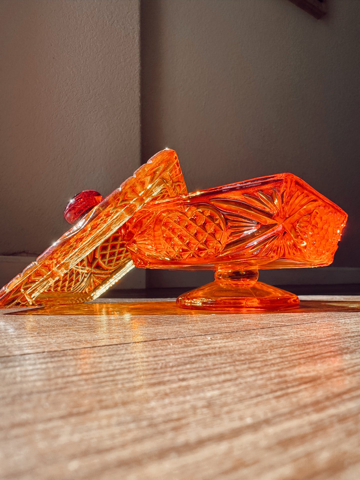 Amberina Pineapple Pattern Candle