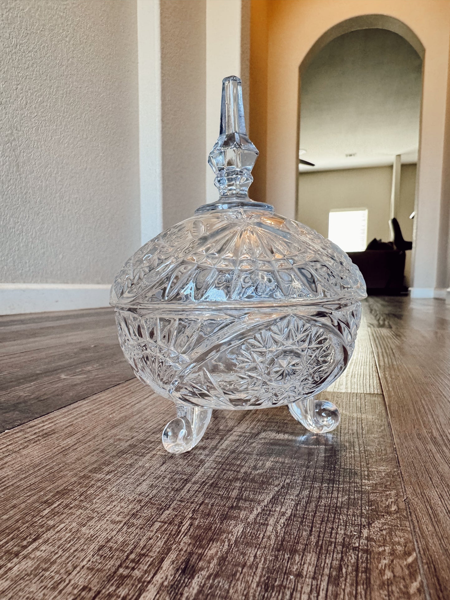 Anna Hutte 3-Footed Candle