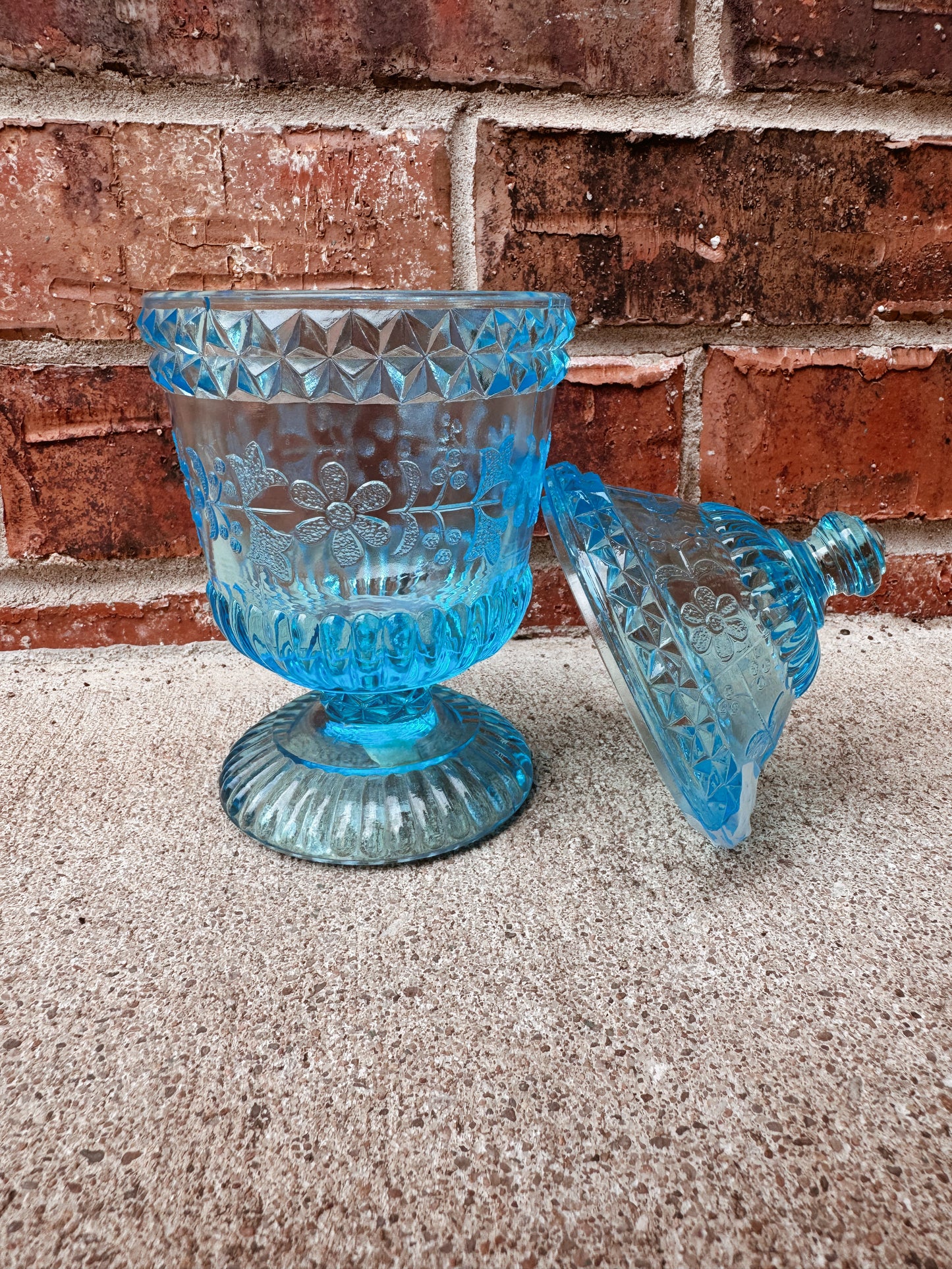 L.G. Wright Blue Wildflower Candle